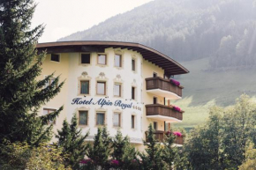 Гостиница Wellness Refugium & Resort Hotel Alpin Royal - Small Luxury Hotels of the World  Кадипьетра